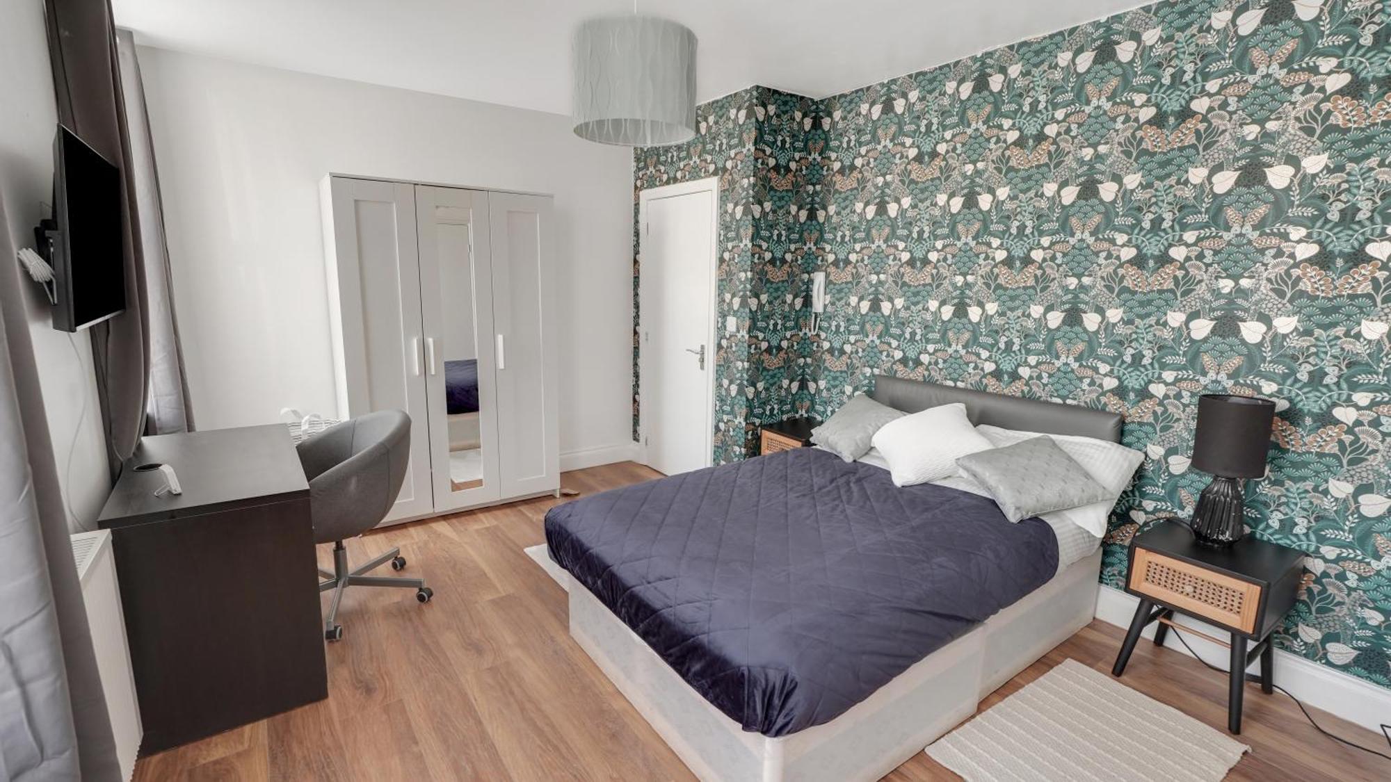 Place To Stay In Longbridge Barking  Ngoại thất bức ảnh