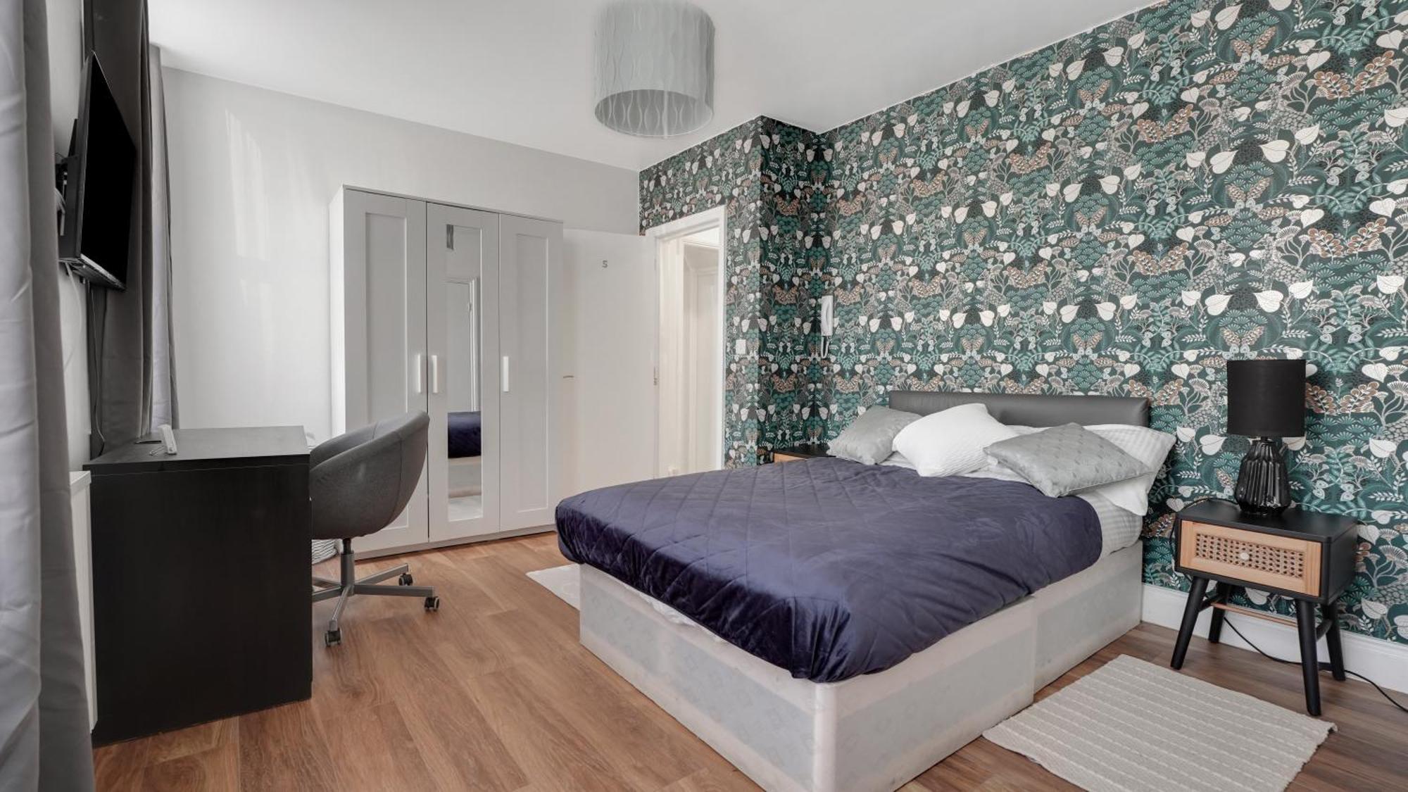 Place To Stay In Longbridge Barking  Ngoại thất bức ảnh