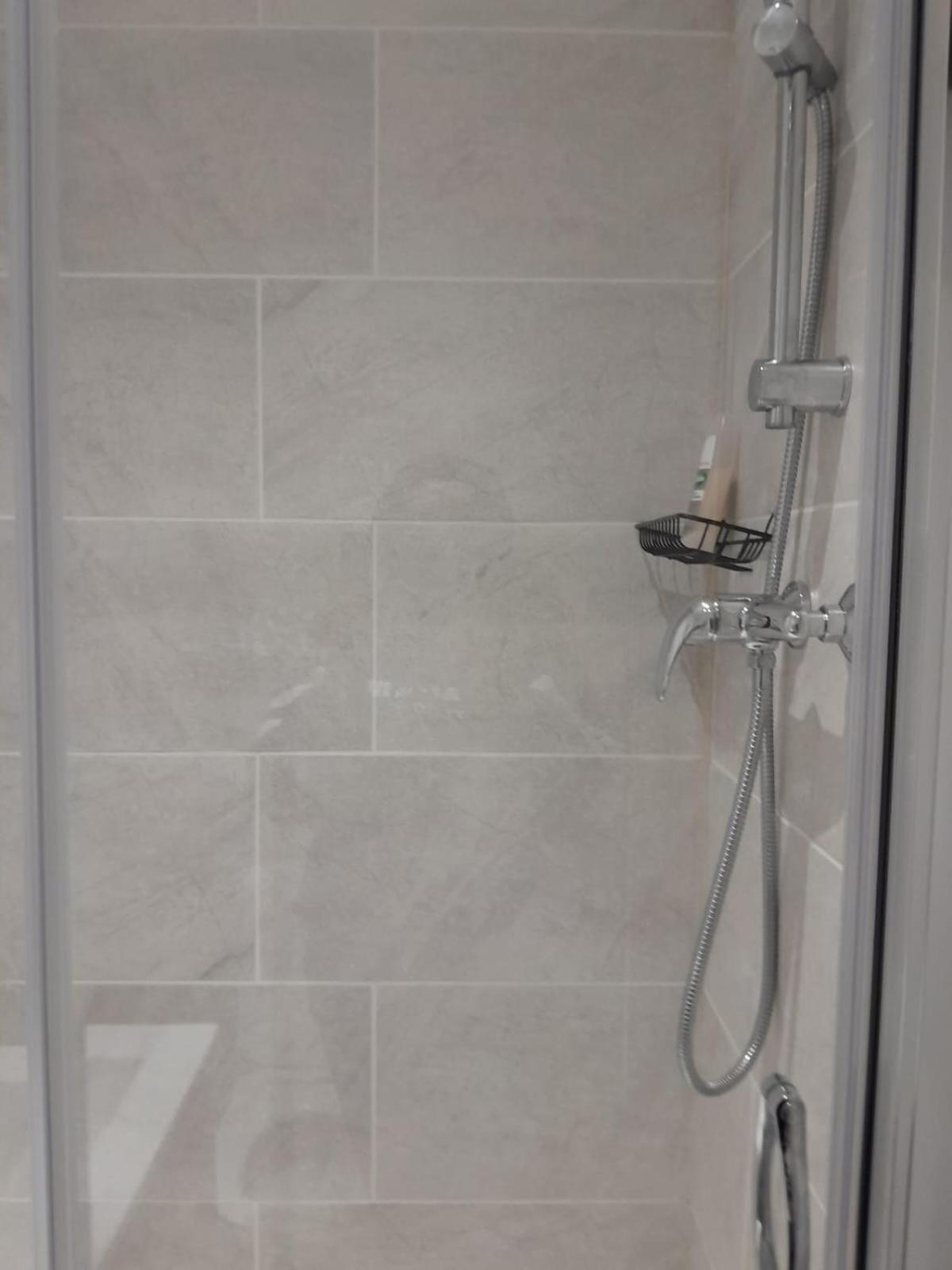 Place To Stay In Longbridge Barking  Ngoại thất bức ảnh